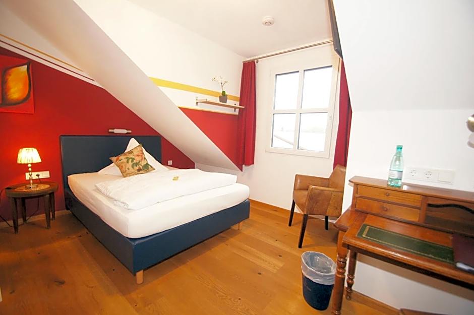 UNO Hotel Chapeau Noir - Free Parking