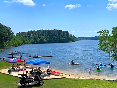 Alpine Lakeview Motel Room WiFi,Sandy beach Boat Ramp,Pier,Marina,Bath House with Laundromat
