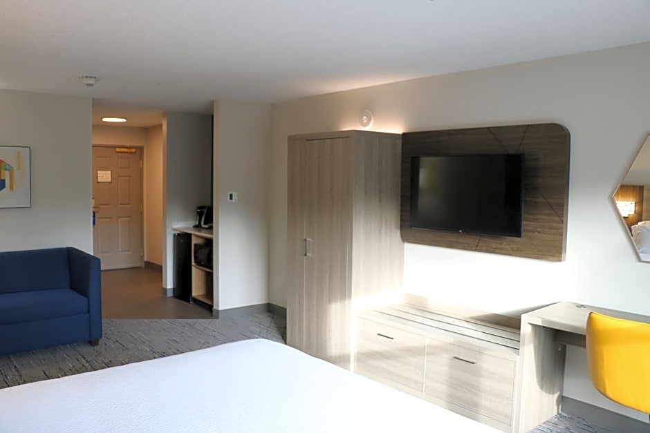 Holiday Inn Express & Suites Marquette By IHG