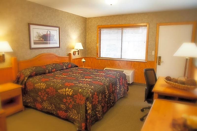 Poulsbo Inn & Suites