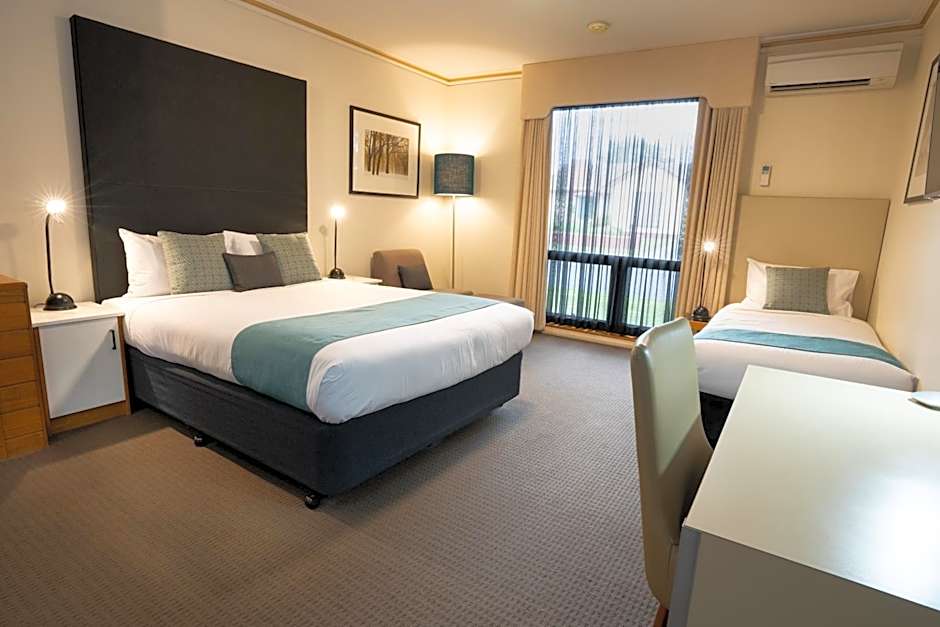 Sovereign Park Motor Inn