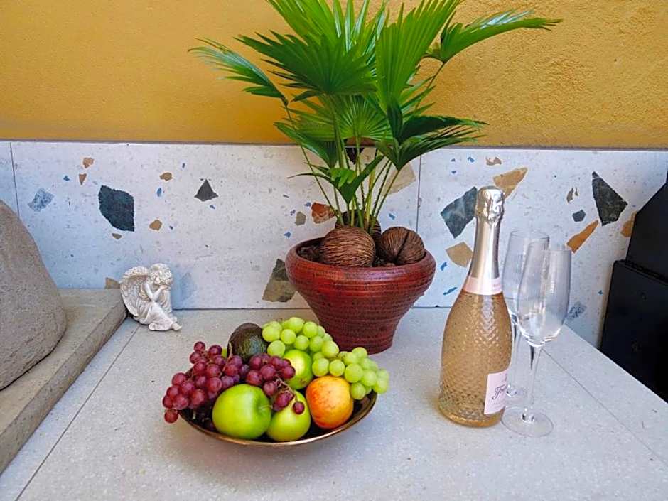 Executive Suite with Private HotTub, Full SkyTV in 600 Year Old Manor House