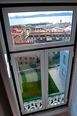 Bed in 10-Bed Dormitory Room with River View