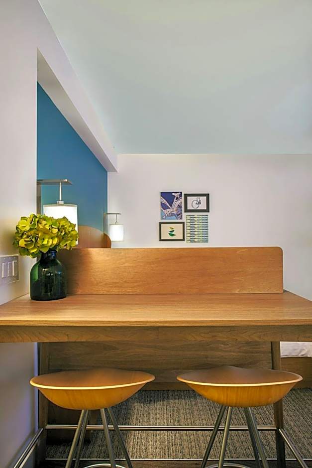 Element Hampton Peninsula Town Center