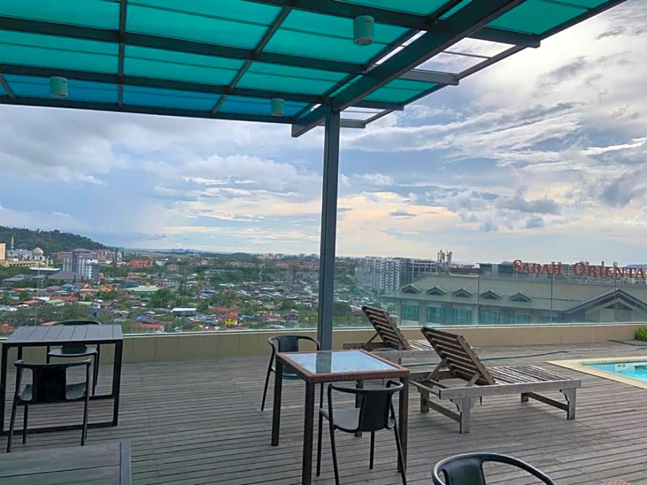 Sky Suite Top floor with Rooftop Pool & Gym