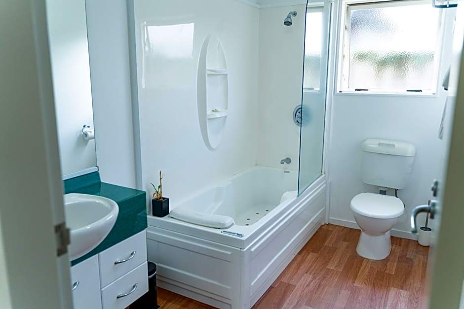 Pacific Coast Motor Lodge