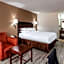 Days Inn & Suites by Wyndham Tyler