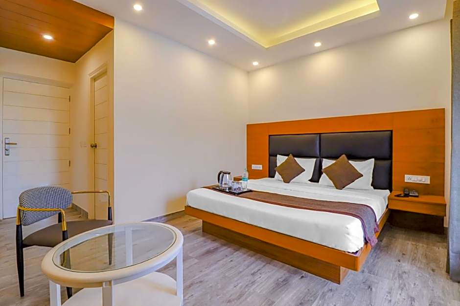 Photo 1 of 15 of Deluxe 1 King Bed