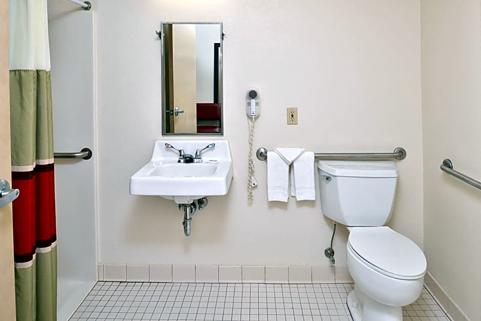 Red Roof Inn Sandusky - Milan