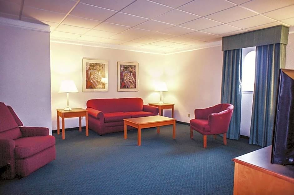 La Quinta Inn & Suites by Wyndham Moline Airport