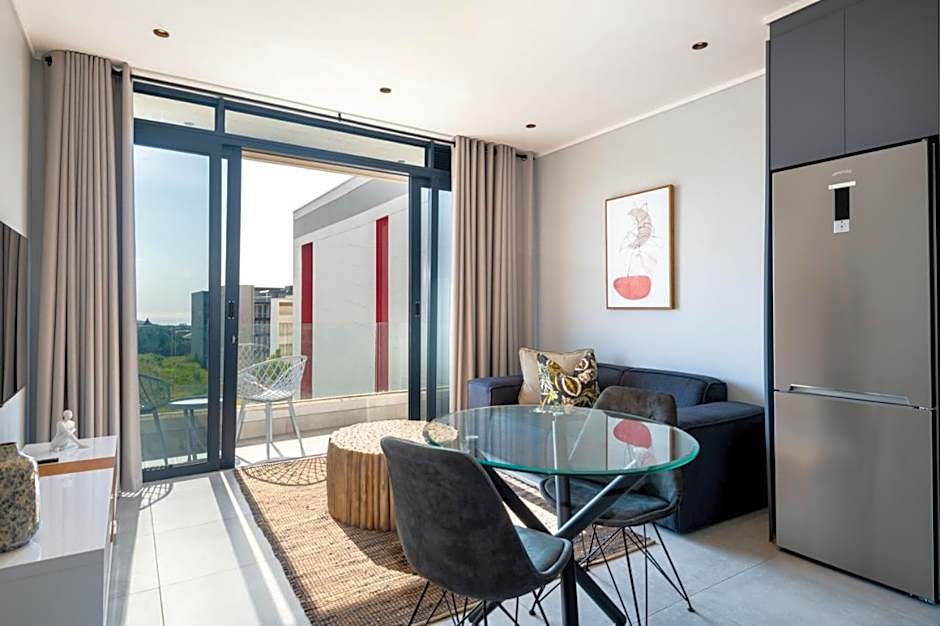 Luxury Bellagio 303 with Sea Views and Inverter