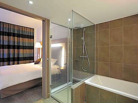 Executive Suite with One Double Bed and Two Single Beds