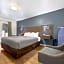 Econo Lodge Inn & Suites Heavenly Village Area