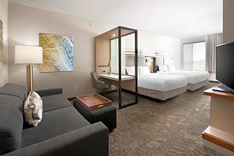 Queen Suite with Two Queen Beds, Bathtub and Trundle Sofa - Mobility Access/Hearing Accessible