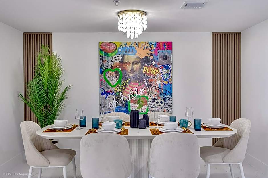 Lux 3BR City-View Retreat in Hollywood, 4th Floor