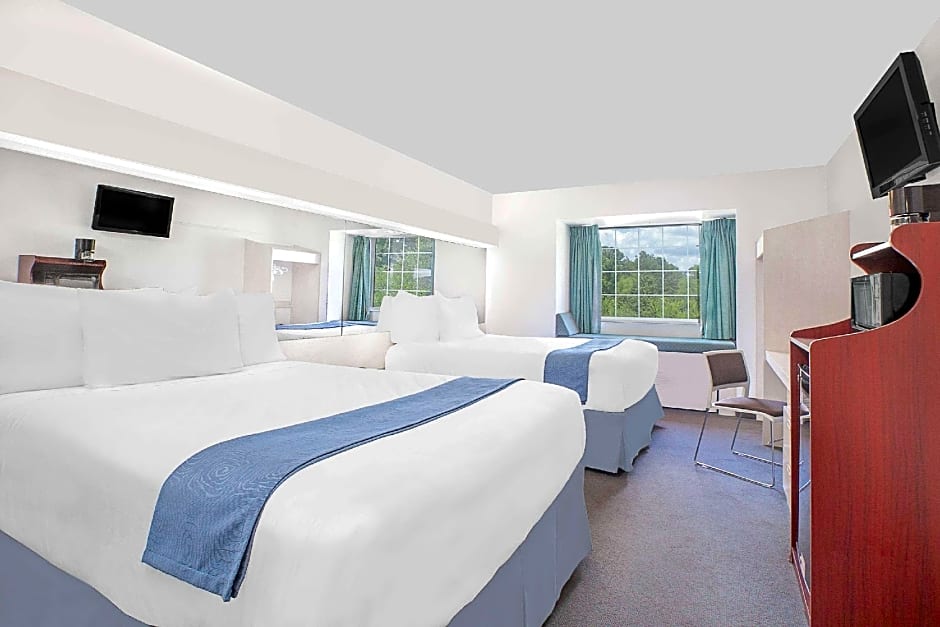 Microtel Inn & Suites by Wyndham Broken Bow