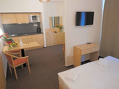 Studio (2 Adults)
