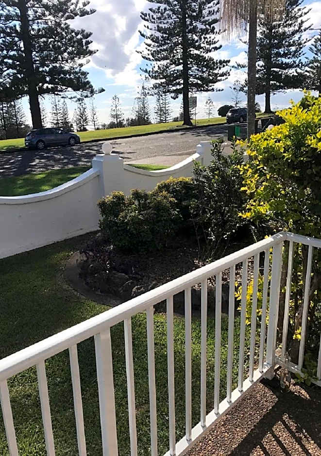 OCEAN BREEZE MOTEL