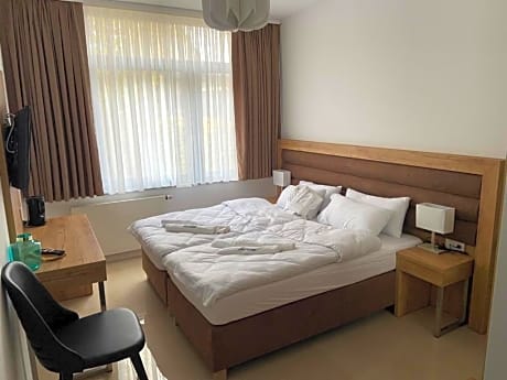 Double or Twin Room with Shower