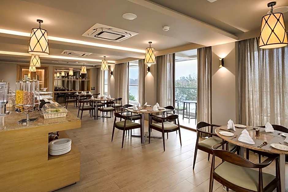 Modi Yoga Retreat - A Luxurious Yoga Retreat on the banks of Ganges