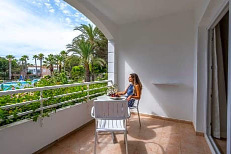 Double Room (2 Adults + 1 Child )