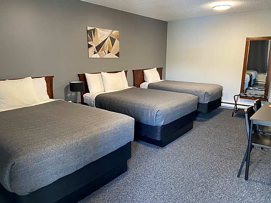 Monashee Lodge