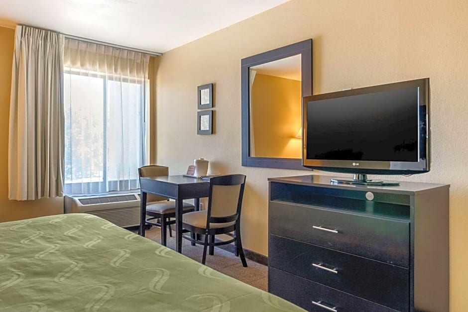Quality Inn & Suites Lenexa Kansas City