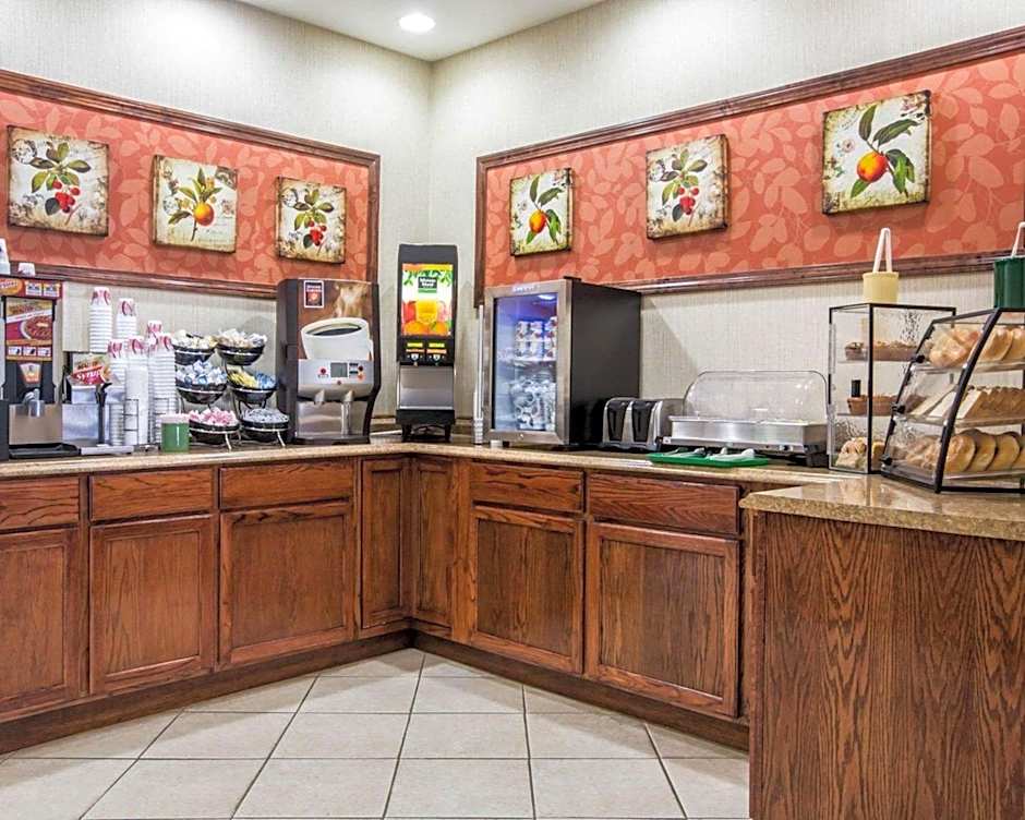 Econo Lodge Lakes Region