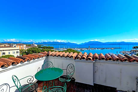 Apartment with Lake View