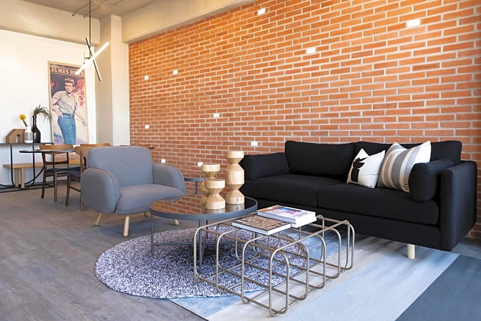 Loft In The Heart Of Americana, Have An Artsy Stay