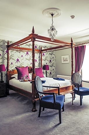 Four Poster Room