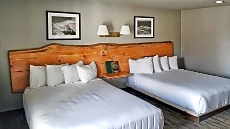 Quadruple Room with Two Queen Beds and Balcony - Non Smoking/Interior Hall