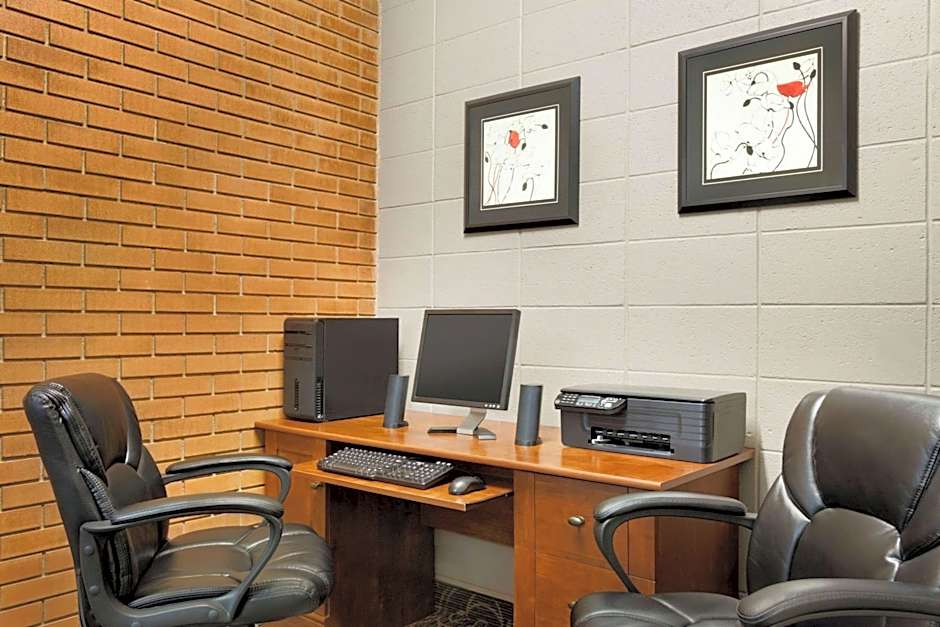 Travelodge by Wyndham Lethbridge