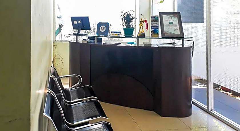 RedDoorz Hostel @ Manado Green Hostel