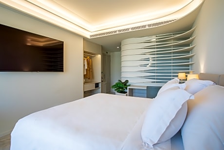 SUPERIOR ROOM WITH ACROPOLIS VIEW
