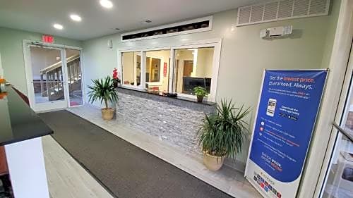 Econo Lodge Inn & Suites Carrollton - Smithfield
