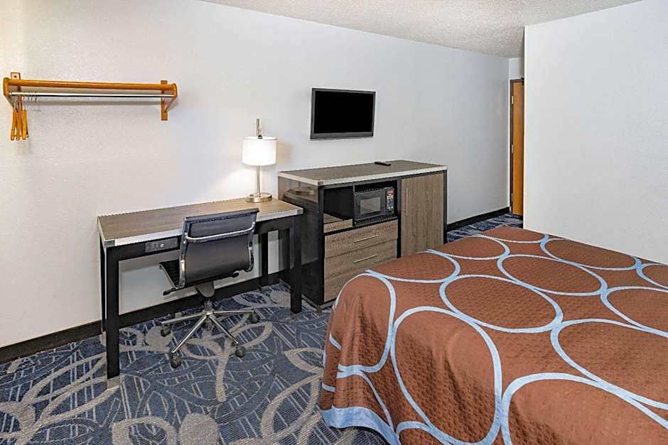 Super 8 by Wyndham Johnstown/Gloversville