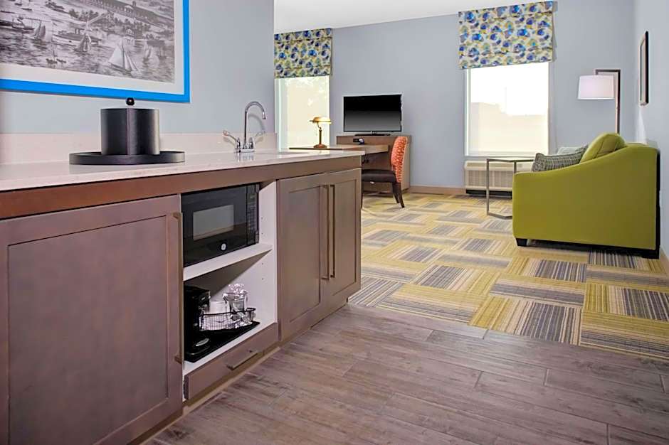 Hampton Inn By Hilton & Suites Syracuse North Airport Area