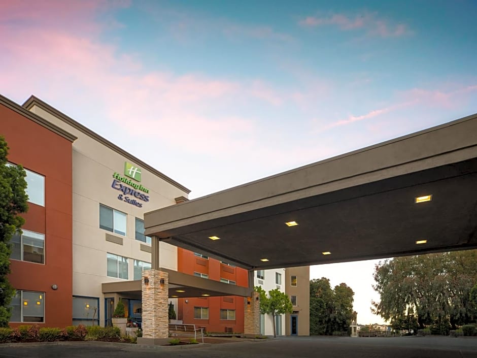 Holiday Inn Express Hotel & Suites Belmont