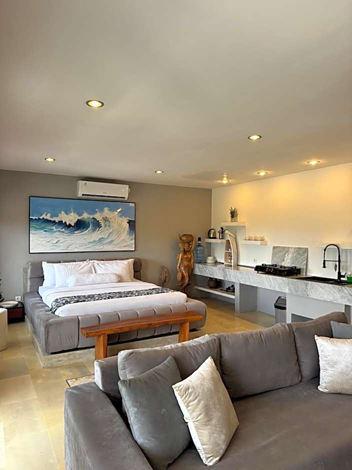 Uluwatu Stay's Deluxe Suite #5