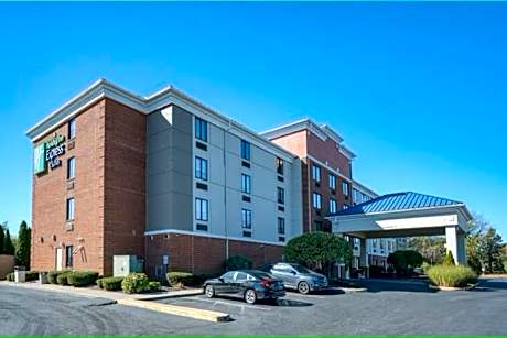Holiday Inn Express Hotel & Suites Columbus Airport By IHG