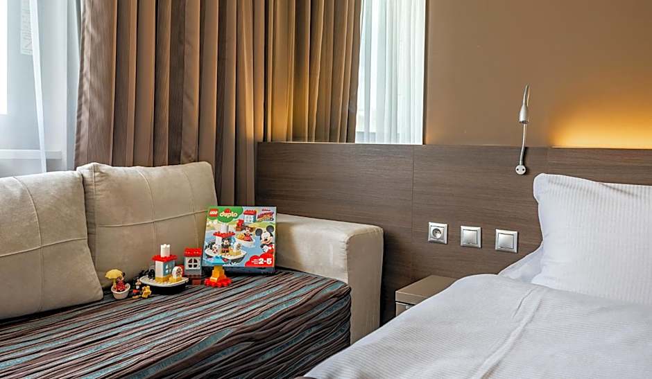 Expo Hotel