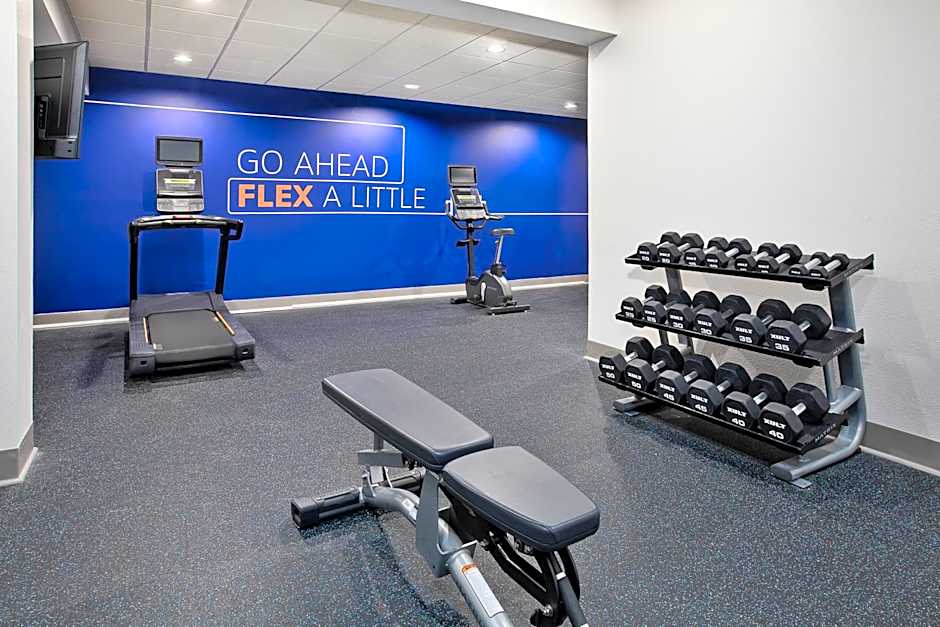 Holiday Inn Express & Suites Milwaukee NW - Park Place By IHG