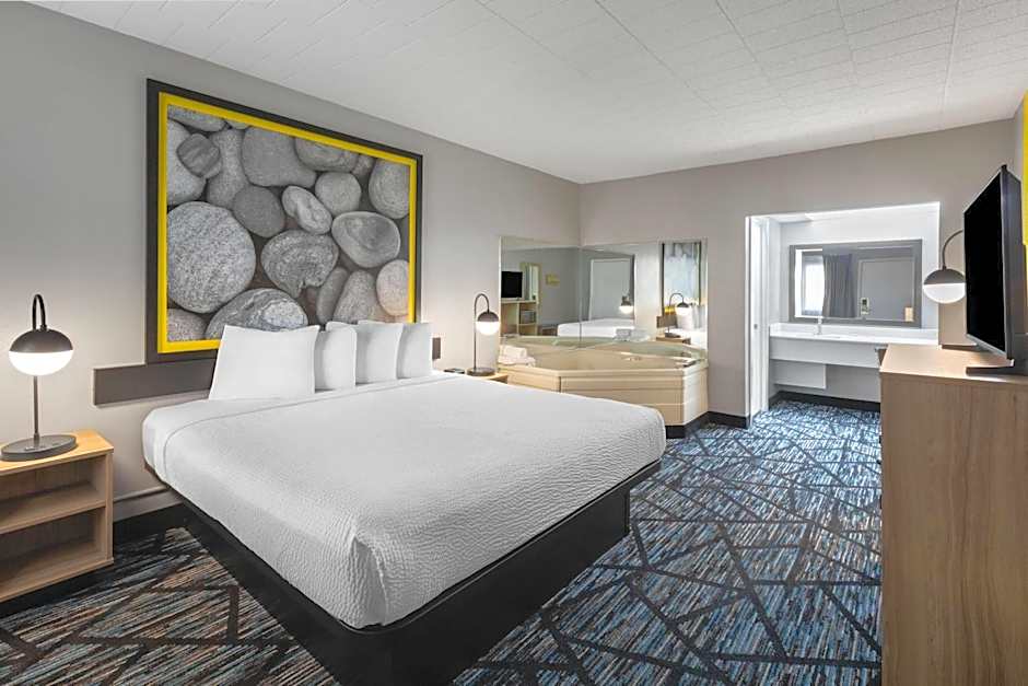 Super 8 by Wyndham Traverse City