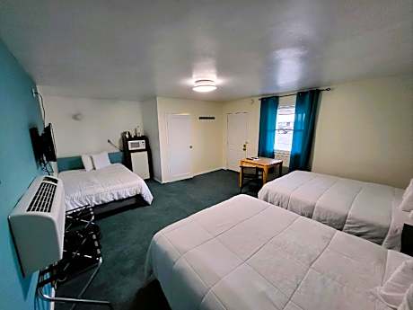 2 Queen Bed & 1 Full Bed