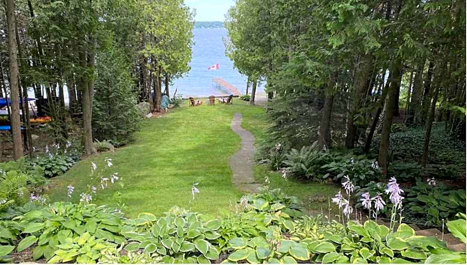 TGIF - Serene Waterfront Retreat