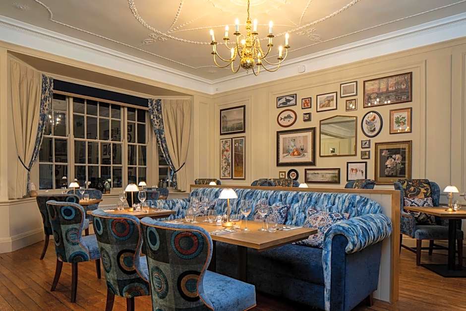 The Warwick Arms Hotel