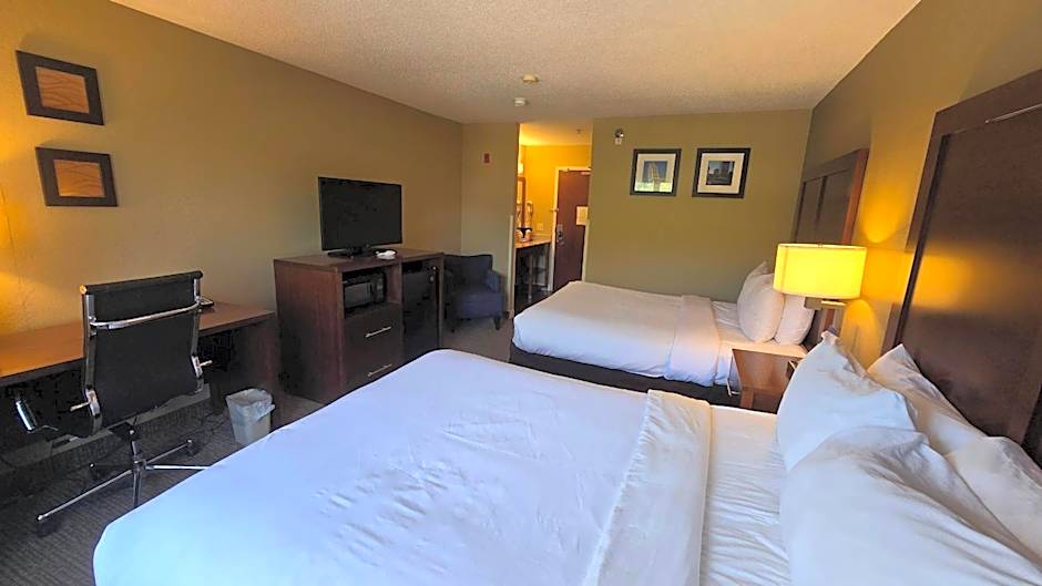 Comfort Inn & Suites Grafton-Cedarburg