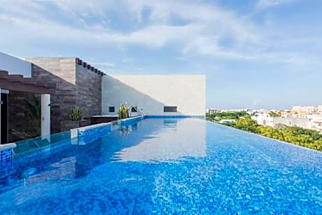OneBR w Balcony or Small Studio in Playa del Carmen, BBQ, Pool Infinite, Whirlpool, AC, TV Smart, 200mb