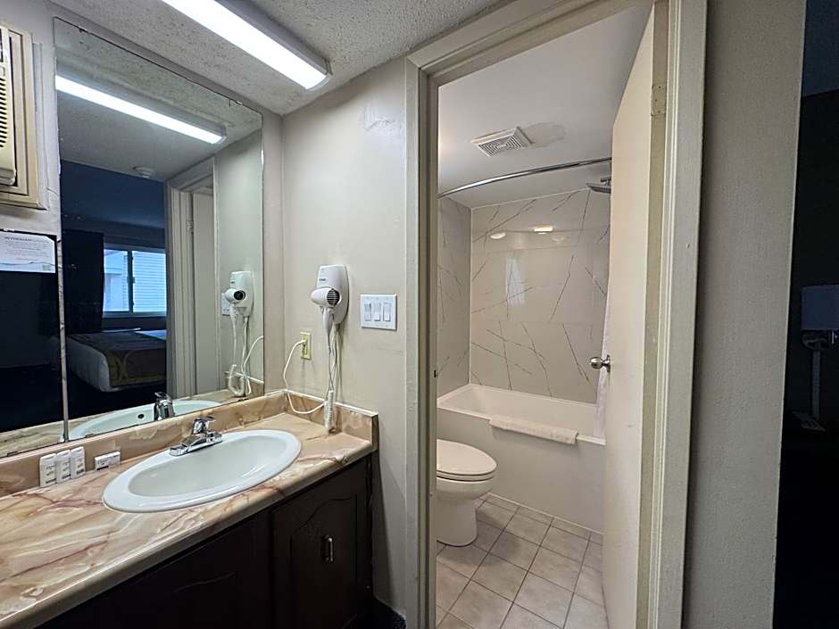 Super 8 by Wyndham Guelph